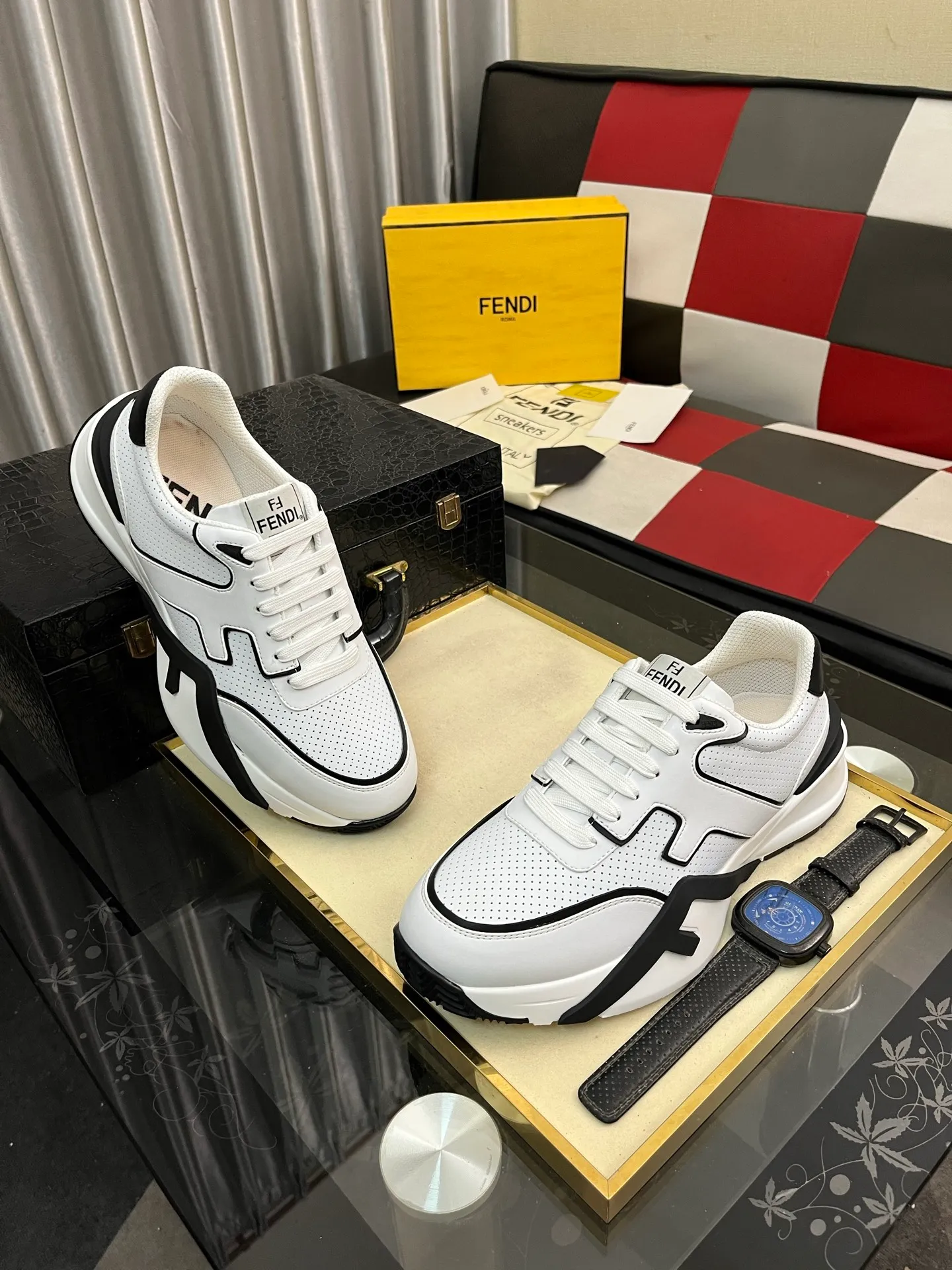 Men's men's shoes 💰560⌚️⌚️FENDI.•FENDI unique modern style sneakers. Counter purchasing🏃casual shoes😍😍 Original breathable fly-knit mesh imported from Italy (refuses to discolor and abrade feet) soles: Original soles specially provided by the original factory, super cool😍 French lazy style design ⚠️ Original quality, super comfortable and wear-resistant original soles. Code number: 38-442️⃣Colors available